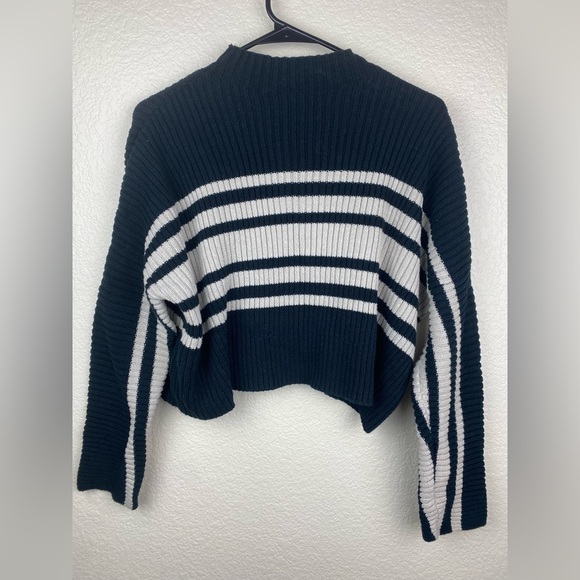 Hollister Cropped Knit Stripped Sweater Size Small - Picture 3 of 3